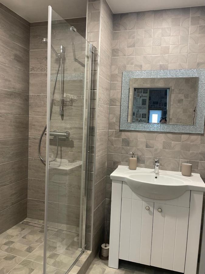 Ludvika Elegance Apartment لييبايا المظهر الخارجي الصورة